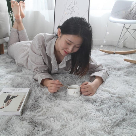 Beautiful Soft Fluffy Carpet - Silky decor
