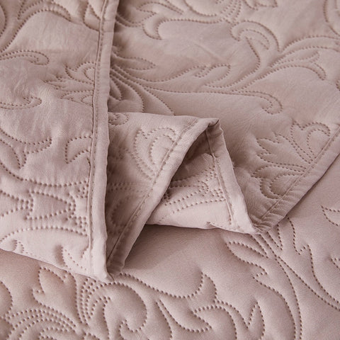 CloudNine‌ ‌Quilted‌ ‌Bed‌ ‌Set‌ ‌