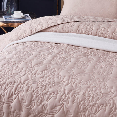 CloudNine‌ ‌Quilted‌ ‌Bed‌ ‌Set‌ ‌