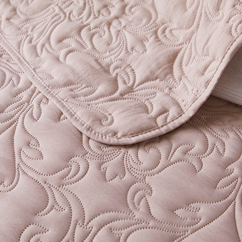 CloudNine‌ ‌Quilted‌ ‌Bed‌ ‌Set‌ ‌
